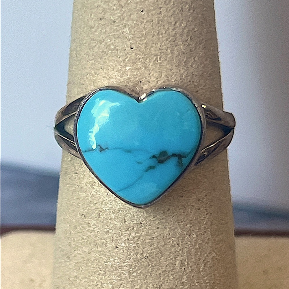 Absolutely Perfect Kingman Turquoise Heart Set in 925 Sterling Silver, Size 6.75